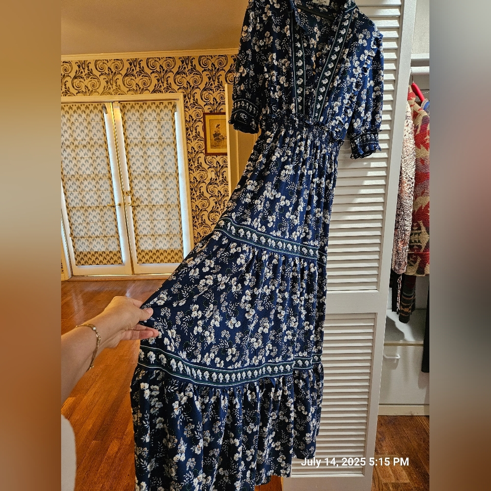 Floral Blue Maxi Dress . Max StudioMaxi Short Sleeve Floral Print Tiered Dress. - Picture 6 of 8